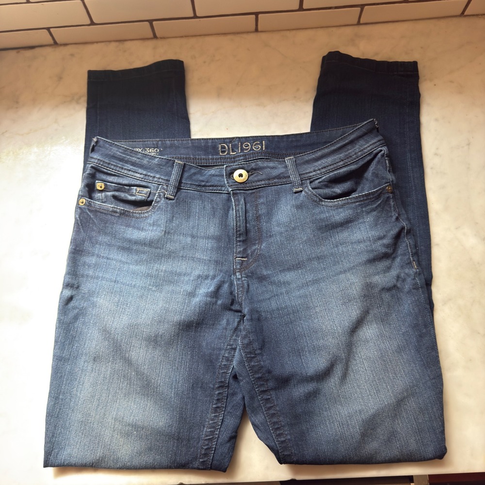 DL1961 Emma Legging Jeans Size 30 Dark Wash Denim Comfort‎ Stretch Womens